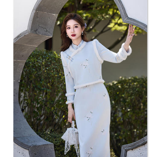 米白淑女范绣花麂皮绒旗袍，保暖加绒毛领新中式国风两件套LJX-846 商品图3