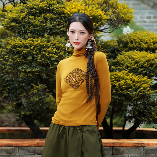 【冬季新品】霏微印花打底衫 | 姜黄色 酒红色 | 现货加急发 商品图2