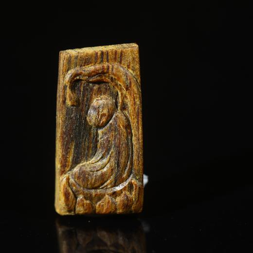 BC.BT11.6-8   白棋沉水(无相佛) ，0.77g 商品图0