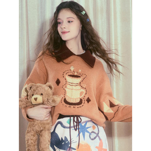 两三事晨咖暖叙2025冬季新款森系风咖啡壶图案拼色翻领套头毛衣女 商品图2