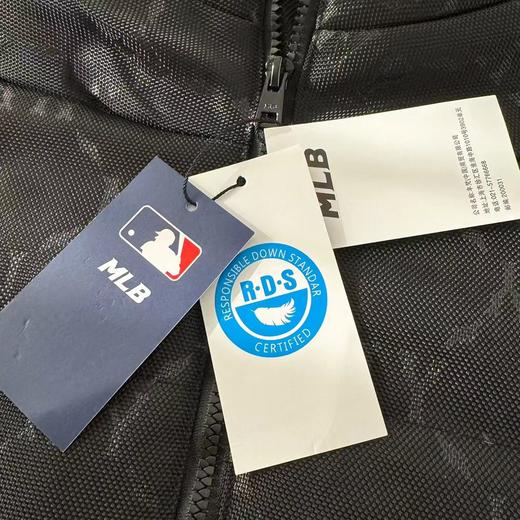 D110743满印暗纹提花硅胶小标连帽羽绒服男女同款 商品图6