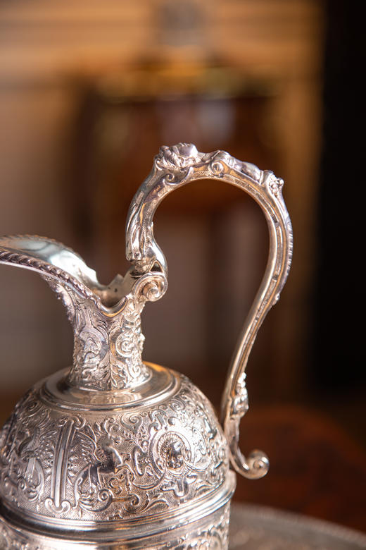 独角鹿西洋古董1890年代法国工匠François Briot设计UCAD装饰艺术中央联盟出品节制女神与天马神话主题铜镀银精雕酒壶及托盘套件 商品图5