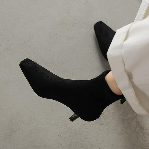 【预售5天】时尚绒面复古粗跟弹力靴女新款气质百搭方头高跟裸靴瘦瘦短靴WC&M3530 商品图1