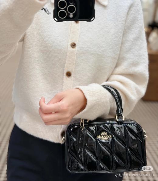 D110793时髦气质软糯翻领女士刺绣短款开衫针织衫 商品图12