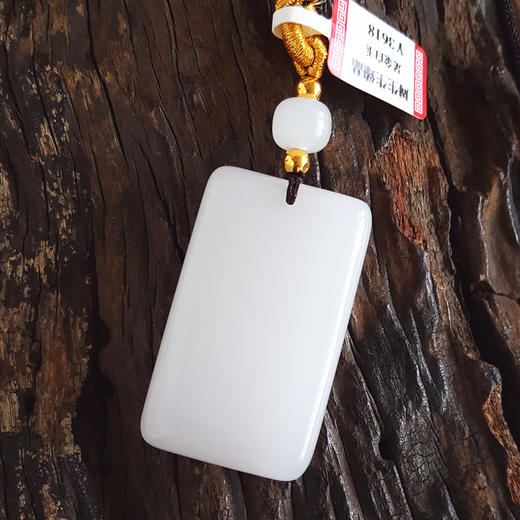 【天然正品】周生生足金珠配天然青海料细腻一级白油润度佳平安无事牌和田玉吊坠项链49.9*29.8*12.6MM（皆取最大值）中性271025NJS15 特价：2180元 商品图3