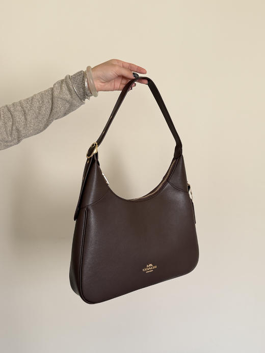 蔻家10月新款Ella月牙腋下包 商品图6