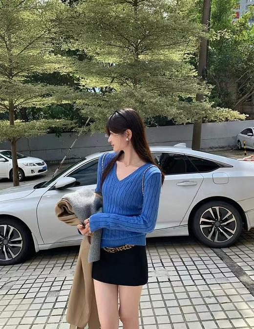 D110781显白克莱因蓝冬季新款V领加厚针织毛衣 商品图9