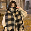 2025年秋冬韩版黑白格纹马海毛围巾复古保暖流苏围脖男女百搭批发 商品缩略图3