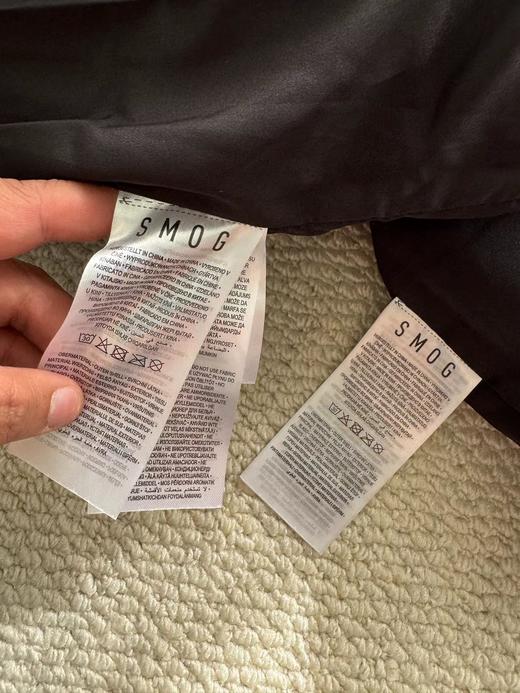 D1107100黑色绗缝帽檐字母刺绣连帽羽绒马甲 商品图13