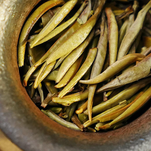 最后4饼【古树单芽 浓醇耐泡】2025年云南冰岛白毫银针头春古树纯料制作， 丰腴芽肥 挺直如针，回馈超值补贴，357g/饼，数量有限；先抢先得！ 商品图2