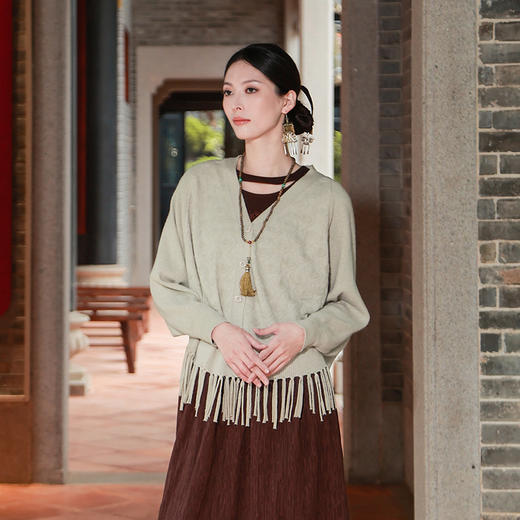 【爆款新品】花枝迎雀毛织流苏外套 | 四个花色 | 现货加急发 商品图2