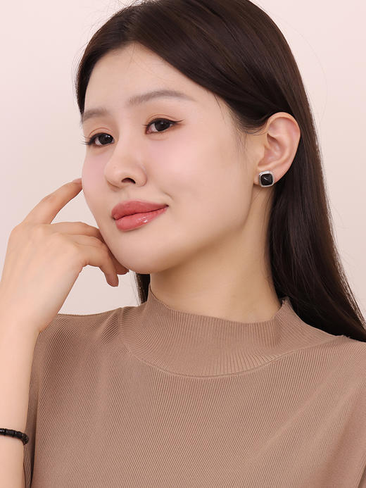 【挚友限定】玉塔K白-18K金和田玉黑青玉耳夹 商品图3