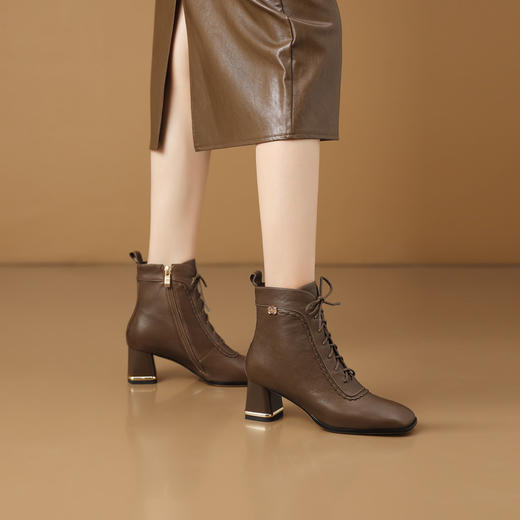 【预售5天】新款牛皮时装短靴女秋冬加绒粗跟棕色气质方头高跟系带马丁靴HY&H3742 商品图4