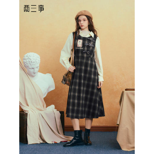 两三事松露棋盘2025冬季新款复古贴布绣皮扣装饰格子背心裙连衣裙 商品图0