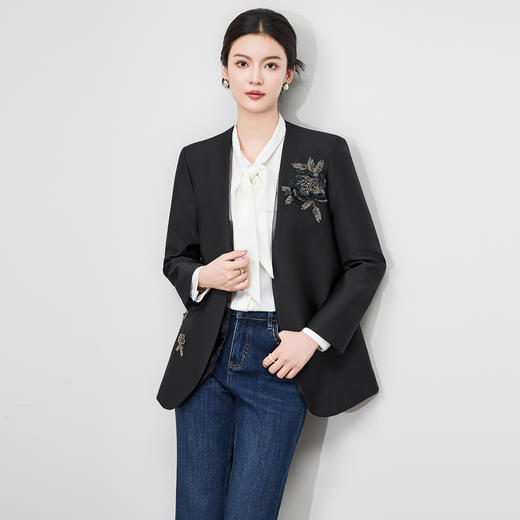 「高货wl」全新升级【铂金会员404/天猫539/差价135】(64843)洛诗琳重工手工钉珠立体花朵外套2025秋冬光泽感西装外套 商品图0