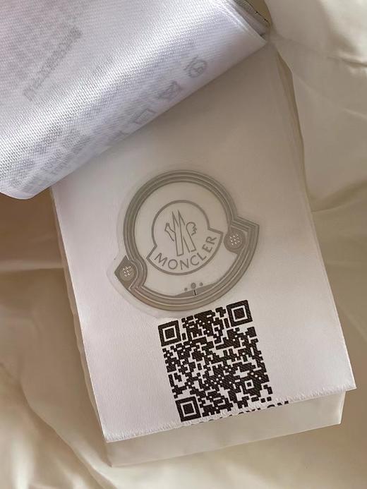 D110747白鸭绒填充HERMIFUR系列女款羽绒服 商品图14