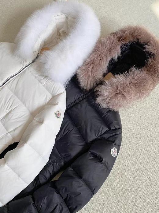 D110747白鸭绒填充HERMIFUR系列女款羽绒服 商品图3