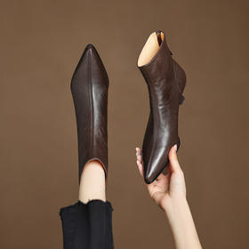 【预售5天】法式小跟靴子女秋冬新品气质细跟尖头马丁靴复古棕色通勤猫跟短靴DS&626