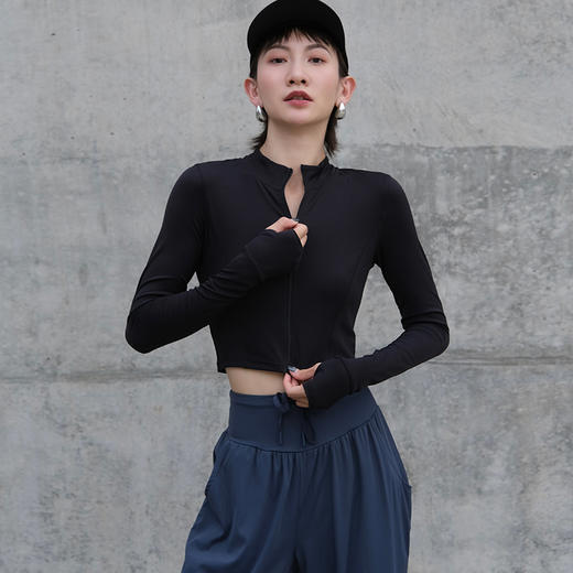 跃牌【安琪拉系列】新拉链户外跑步运动瑜伽外套短款显瘦健身长袖外套女生速干瑜伽服WT8009 商品图3