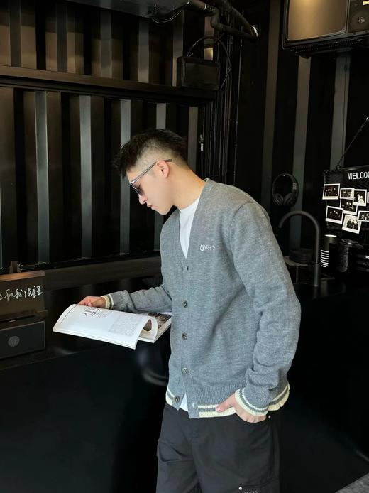 D110753男装毛衣灰色羊驼毛平纹针织纽扣V领开衫 商品图8