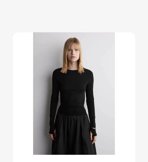 D110703女装修身圆领指孔打底衫2025秋冬季新品内搭长袖打底衫 商品图2