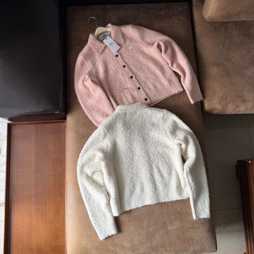 D110793时髦气质软糯翻领女士刺绣短款开衫针织衫 商品图3