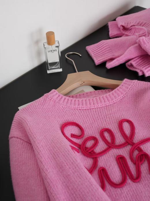 字母线条樱花粉显白温柔好心情毛衣 商品图4