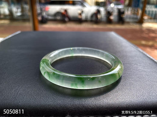 玻璃种飘翠圆镯【5050811】圈口55.1。具体价格微信咨询 商品图7
