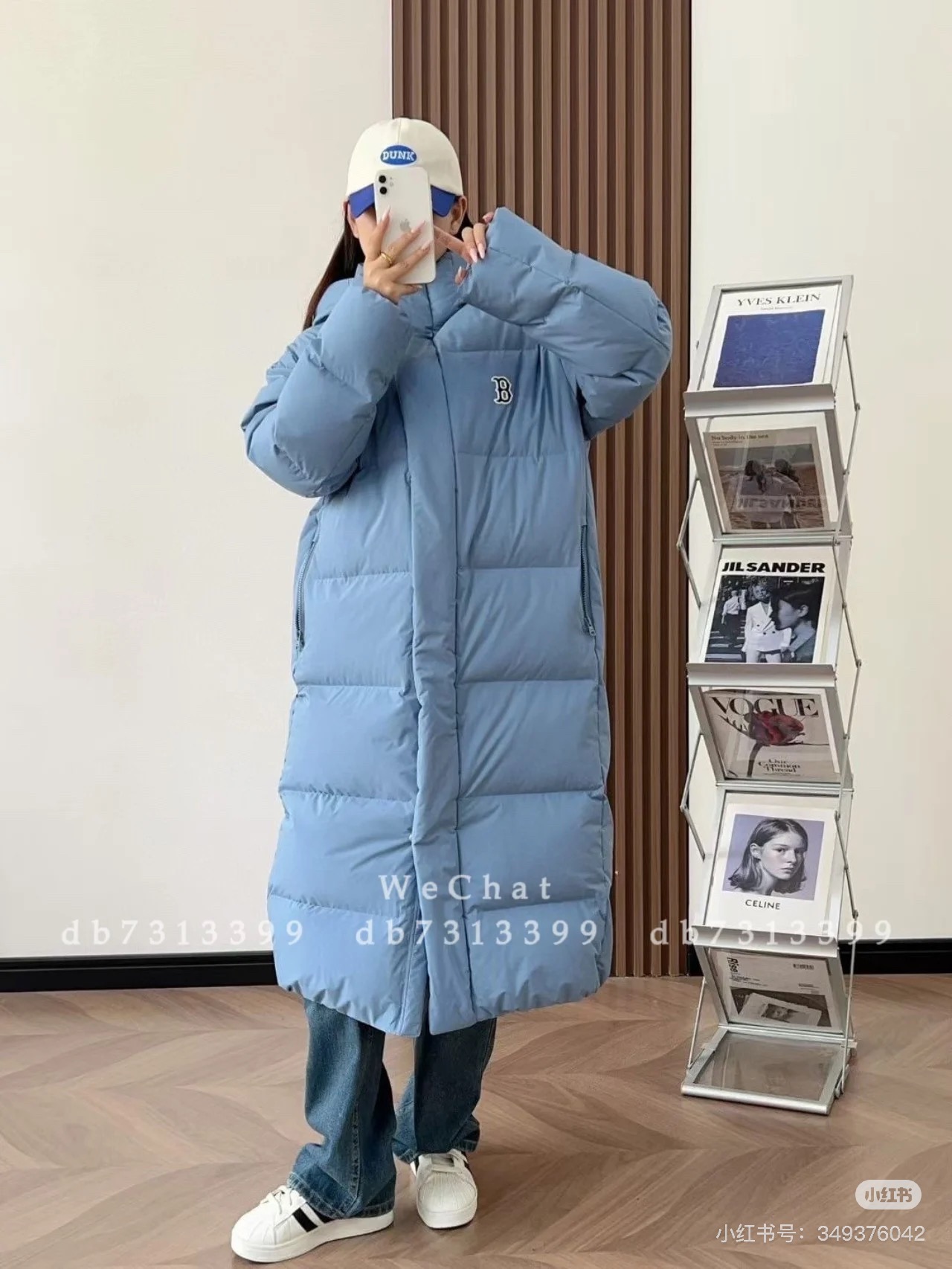 会呼吸的」羽绒“轻”“柔”‘软”:韩国进口c面料+敲蓬松的白鸭绒,上身有着躲在棉花堆里的从容放松。关键它是情侣款的,hin难有将如此蓬松柔软的羽绒服做得这般洋气,零负担感的衣身只需要这一件,就能让你轻松休闲的度过整个冬天。充绒量480克左右~!抗寒效果ji强!长度到膝盖以下保护膝盖不受冻不着凉!轻松应对户外滑雪场等极寒地带~又轻又蓬又软!怕冷的B入!另外像大东北的气温穿着也不冷~!!大身是偏宽松并且带点廓形感的设计~藏肉效果好不显臃肿!防风、防水保暖,穿脱方便!后背大标刺绣,真的没有理由不爱它!男女同款!纯纯的出的柜子货!品相不多说了~喜欢抓紧入手👋👋👋
颜色:黑色 白色 蓝色
尺码:
XS胸围110 衣长110 肩宽55 ,袖长60
S胸围112,衣长111,肩宽56,袖长62
M胸围116,衣长113,肩宽57,袖长63
L胸围120,衣长115,肩宽58,袖长64
XL胸围124,衣长116,肩宽59袖长65
XXL胸围126衣长120 肩宽60 袖长66
![