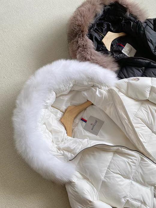 D110747白鸭绒填充HERMIFUR系列女款羽绒服 商品图4