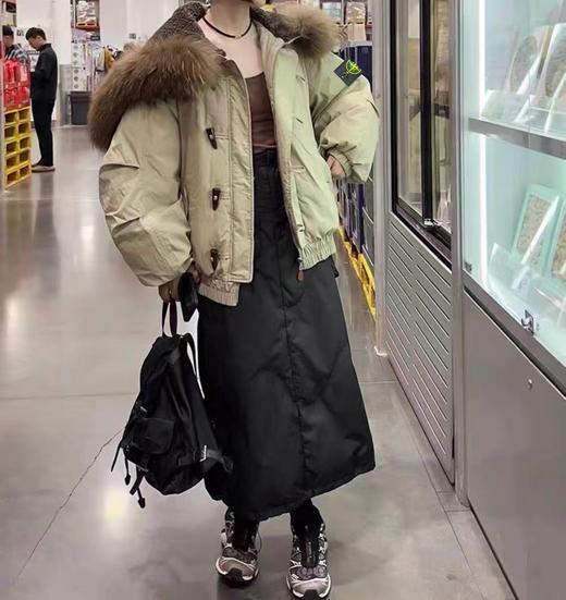 D110737大貉子毛牛角扣连帽“大翅膀”羽绒棉服男女同款 商品图4