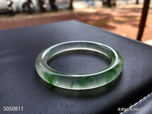 玻璃种飘翠圆镯【5050811】圈口55.1。具体价格微信咨询 商品图2
