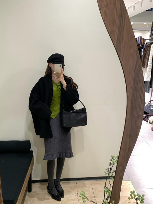 Read Nameless /黑色高货100%骆驼绒双面呢+牛油果绿显白花朵针织衫 2025/11/8 商品图0