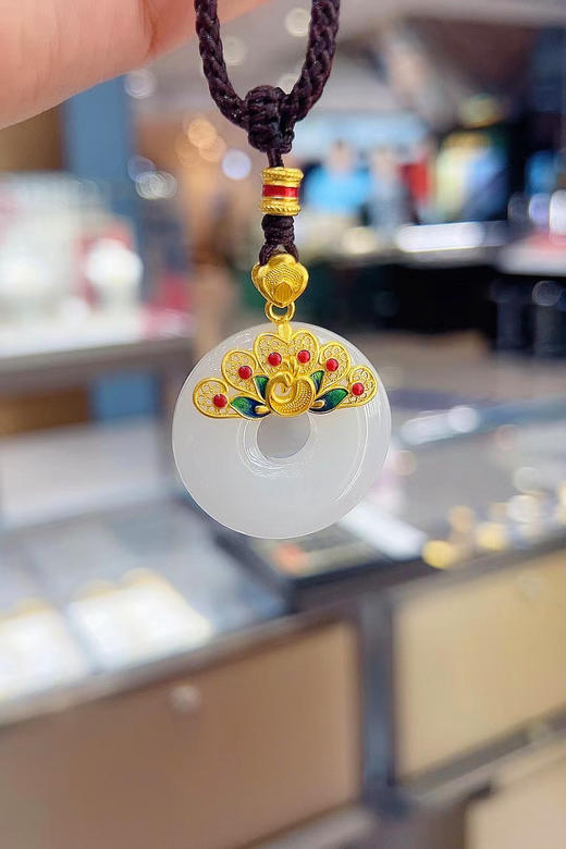 2楼老凤祥足金999镶和田玉挂件  吊牌价15876 活动价12700 商品图0