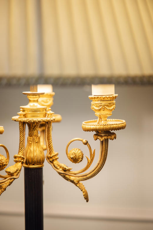 独角鹿西洋古董1880年代法国出品古典茛苕叶纹铜鎏金精雕装饰布面百褶灯罩落地灯 商品图4