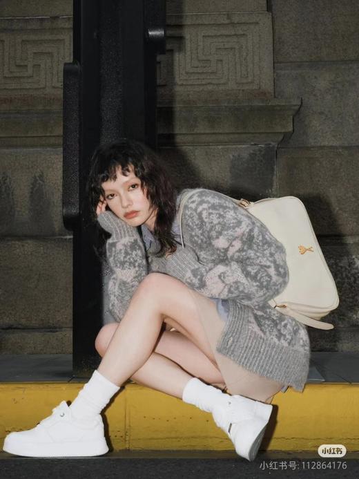 D110752谁穿谁好看百搭不挑人青花瓷渲染开衫毛衣 商品图2