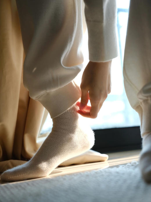 奢品级精纺羊绒袜❗ 巨保暖——像穿电热毯❗️  一双顶2双穿！！🔴双股精纺羊绒，针织更密，手感更细 商品图6