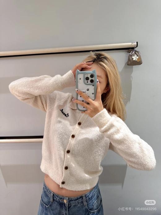 D110793时髦气质软糯翻领女士刺绣短款开衫针织衫 商品图11