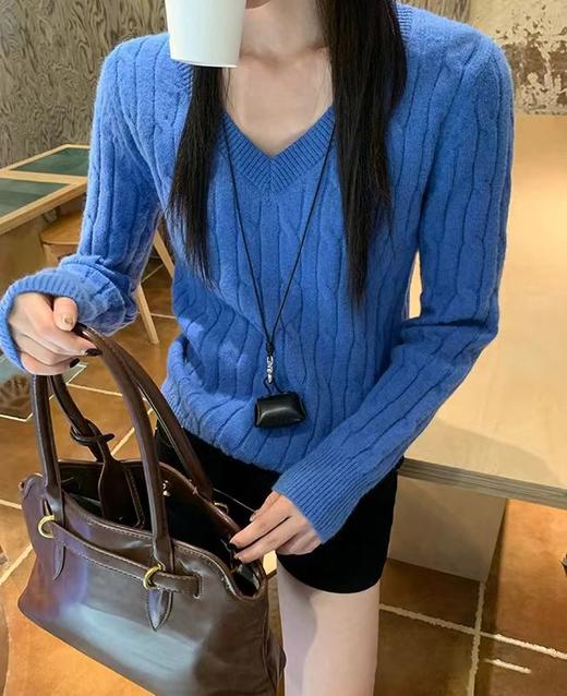 D110781显白克莱因蓝冬季新款V领加厚针织毛衣 商品图0