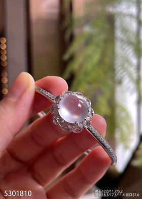 5301810，蛋面手镯。具体价格微信咨询