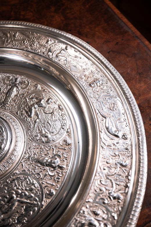 独角鹿西洋古董1890年代法国工匠François Briot设计UCAD装饰艺术中央联盟出品节制女神与天马神话主题铜镀银精雕酒壶及托盘套件 商品图9