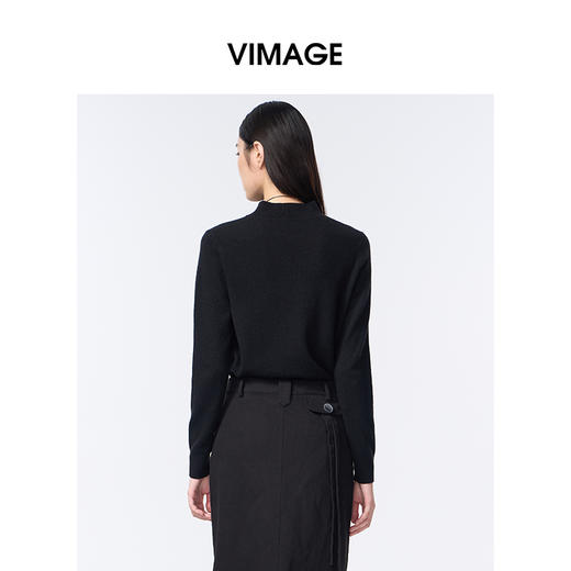 VIMAGE纬漫纪低圆领简约时尚百搭秋冬新款针织衫V2401114 商品图4