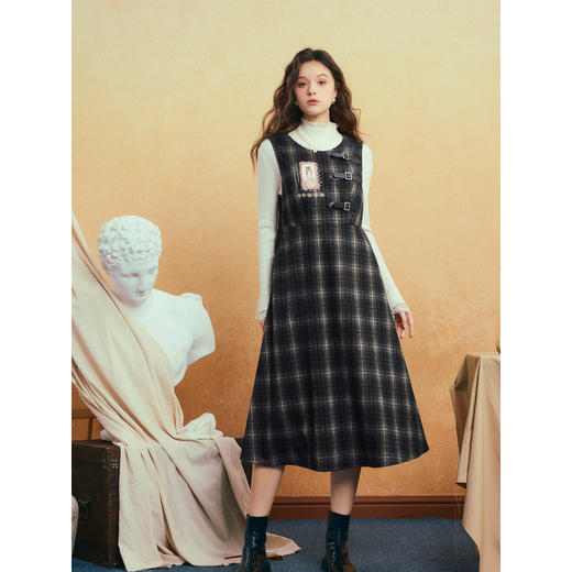 两三事松露棋盘2025冬季新款复古贴布绣皮扣装饰格子背心裙连衣裙 商品图1