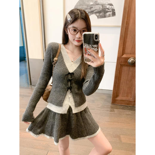 【129元任选2件】现货！深灰色假两件V领上衣 or 半裙 商品图1