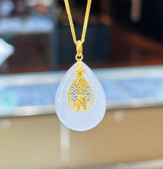 2楼老凤祥足金999镶和田玉挂件  吊牌价4557  活动价3666（不含项链） 商品图0