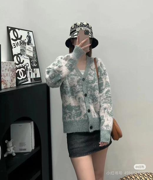 D110752谁穿谁好看百搭不挑人青花瓷渲染开衫毛衣 商品图7