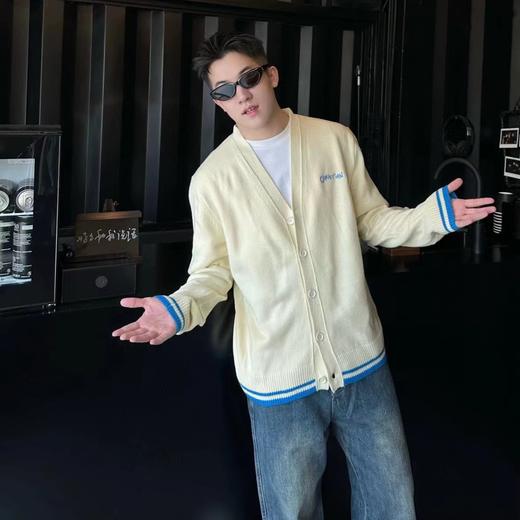 D110753男装毛衣灰色羊驼毛平纹针织纽扣V领开衫 商品图9