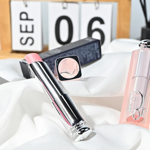 Dior克里斯汀迪奥魅惑变色润唇膏 水润护唇 #001 #004 3.2g/支 涂在唇膏上会根据每个人嘴唇不同的温度变成不同的颜色 不会千篇一律 商品图3