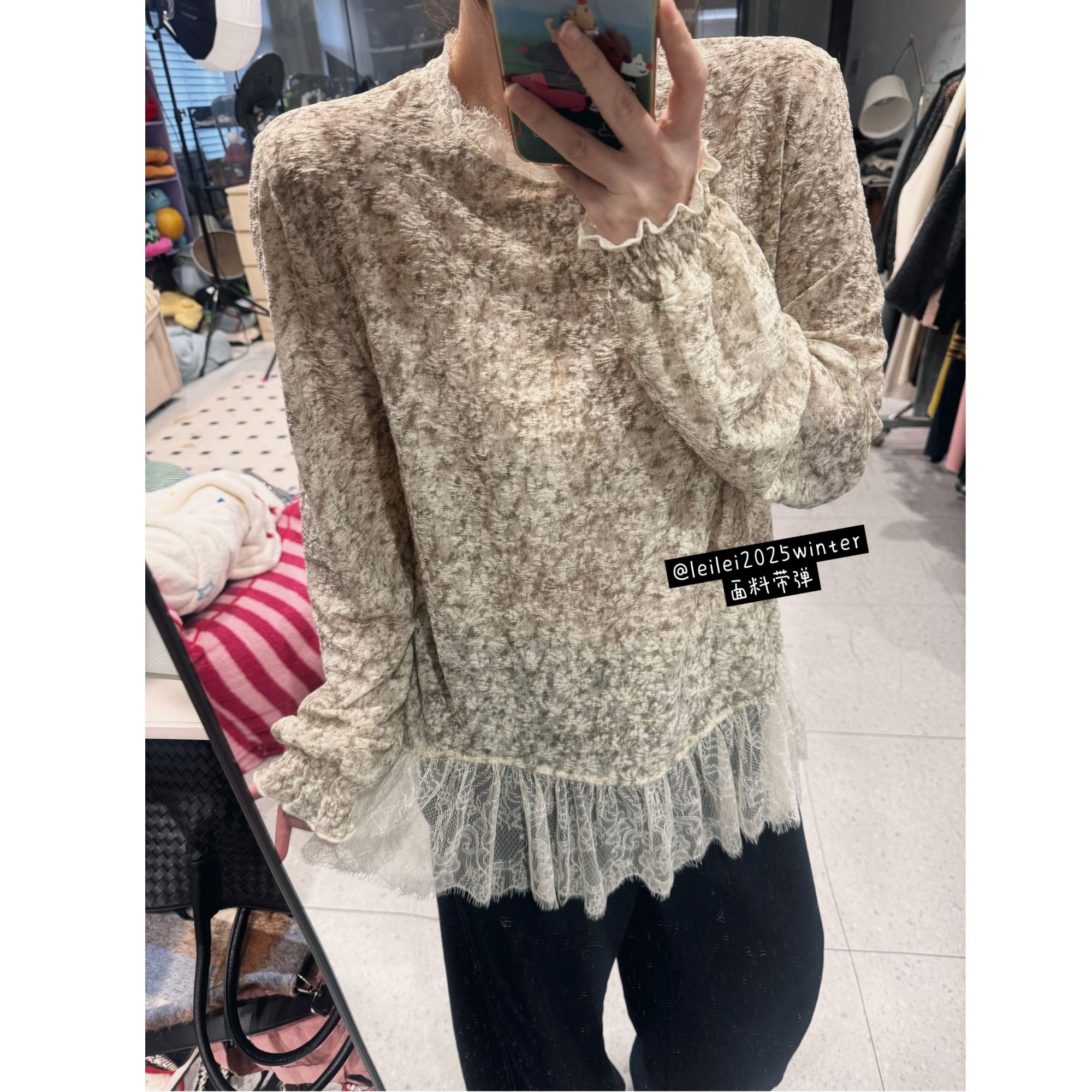 25AW上新 蕾蕾同款【奶酥白茶！】法式下摆不规则蕾丝提花圆领内搭上衣时尚