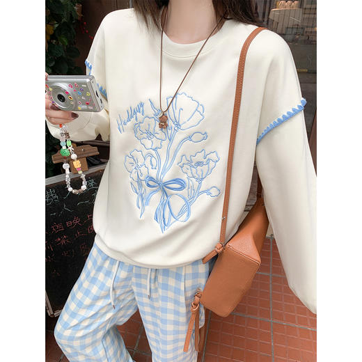 【169元任选2件】现货！杏色蓝色绣花圆领卫衣 商品图1